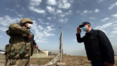 Bakan Akar ve TSK Komuta Kademesi Sınırın Sıfır Noktasındaki Mehmetçiklerle Bayramlaştı