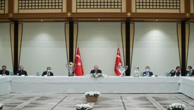 Cumhurbaşkanı Erdoğan, Beşiktaş JK yönetici, teknik heyet ve futbolcularını kabul etti