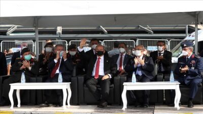 Bakan Akar ve KKTC Cumhurbaşkanı Ersin Tatar İzmir’de Vatandaşlarla Beraber Hava Gösterisini İzledi