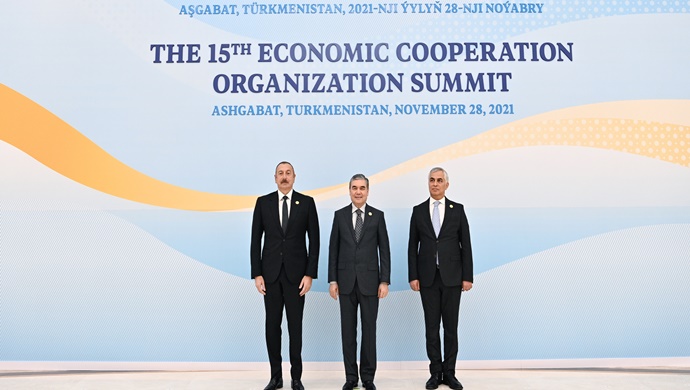 İlham Aliyev, Aşkabat’ta Ekonomik İşbirliği Teşkilatı 15. Zirvesi’ne katıldı