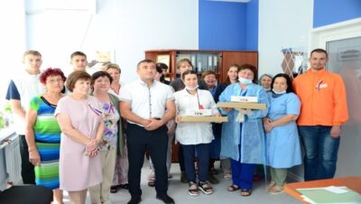 Флешмобы, концерты и подарки: «Единая Россия» поздравила медработников по всей стране с профессиональным праздником