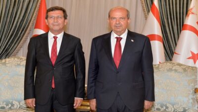 Cumhurbaşkanı Ersin Tatar, KKTC Merkez Bankası Başkanı Rifat Günay’ı kabul ederek görüştü