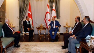 Cumhurbaşkanı Ersin Tatar, Türkiye Tüm Emlak Müşavirleri Federasyonu Başkanı Hacı Ali Taylan ile Kıbrıs Türk Emlakçılar Birliği Başkanı Hasan Sungur’u kabul etti