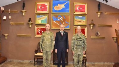 Cumhurbaşkanı Ersin Tatar, KTBK 39’uncu Mekanize Piyade Tümen Komutanlığı’nı ziyaret ederek personelin eğitimlerini yerinde izledi