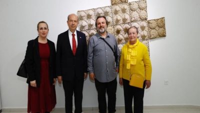 Cumhurbaşkanı Ersin Tatar, eşi Sibel Tatar ile birlikte “Kâğıda Dokunuş” adlı serginin açılışına katıldı