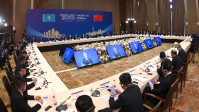 Devlet başkanı, Kazak-Çin yatırım yuvarlak masasına katıldı