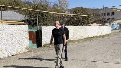 İlham Aliyev ve eşi Mehriban Aliyeva, Kelbecer ilçesinin Vangli köyünü ziyaret etti