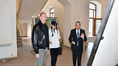 İlham Aliyev ve eşi Mehriban Aliyeva, Şuşa’daki “Kız Spor Salonu”nun tarihi anıt binasında yapılacak çalışmalarla tanıştı.