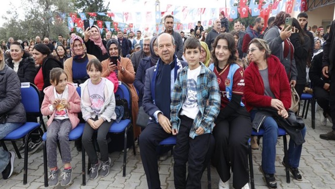 Cumhurbaşkanı Ersin Tatar, Karadeniz Kültür Derneği tarafından bu yıl 15. kez İskele’de düzenlenen Hamsi Festivali’ne katıldı