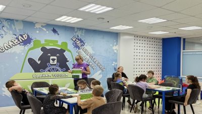 Birleşik Rusya, kamu destek merkezinde ailelerin finansal okuryazarlığı konusunda bir eğitim projesi başlattı