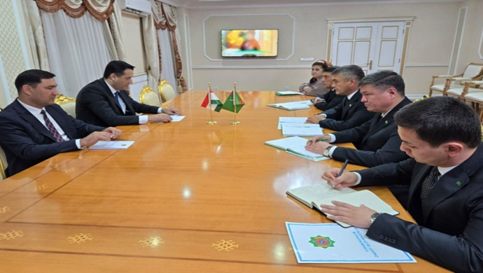 Tacikistan Cumhuriyeti Büyükelçisinin Türkmenistan’ın Ahal Bölgesi Valisi ile görüşmesi