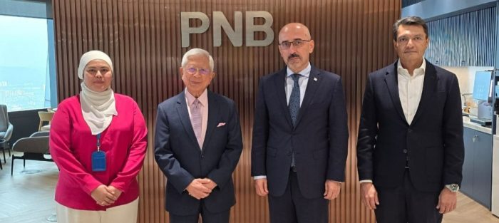 Tacikistan Büyükelçisi ile Malezya Yatırım Fonu (PNB) Grup Başkanı Arasında Toplantı