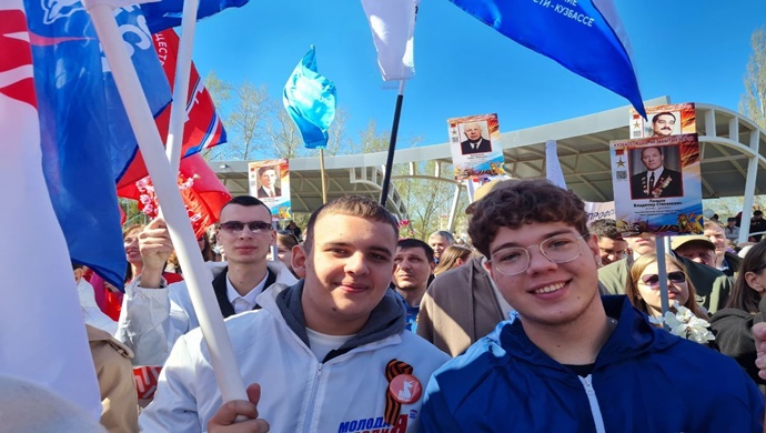 Kemerovo’da Birleşik Rusya aktivistleri bir emek cesareti geçidi düzenledi