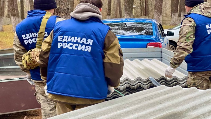 Волонтёры лагеря «Единой России» «Курский рубеж» помогают устранять последствия обстрела Льговского района