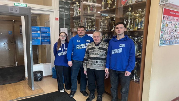 Nizhny Novgorod’da, Birleşik Rusya Genç Muhafızları aktivistleri, tanınmış bir sürat pateni antrenörüyle bir araya geldi